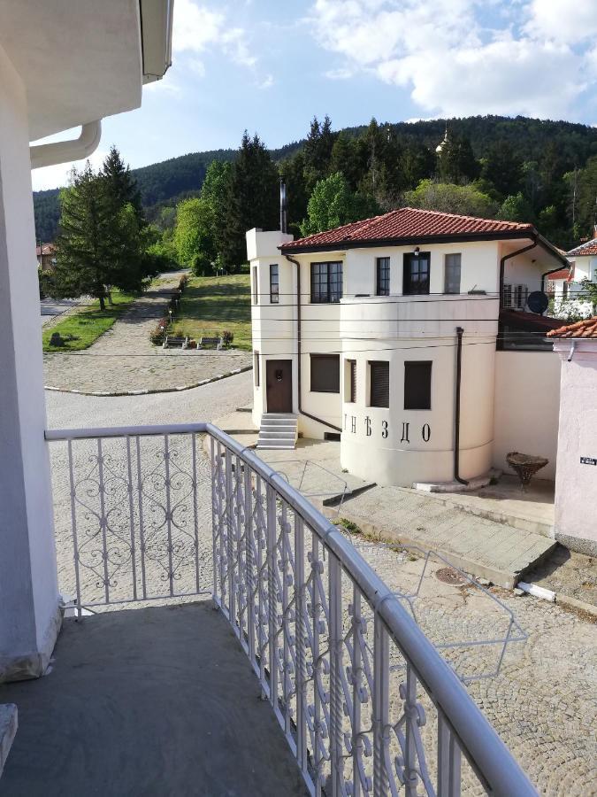 Хотел Бялата роза Шипка Экстерьер фото